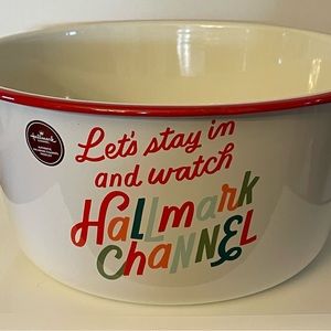 🎄🎁🎄BNWT HALLMARK CHANNEL POPCORN DISH. NEW AND THE HEART OF TV. 11 X 11. $30